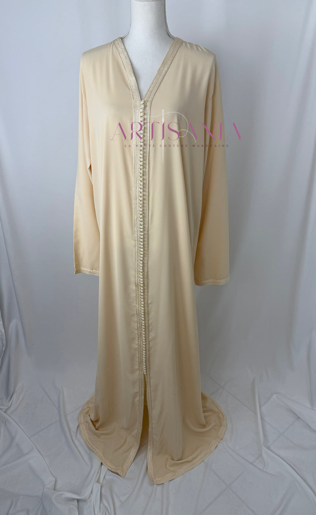 Takchita marocaine avec perles blanche et doré - modèle Tasnim