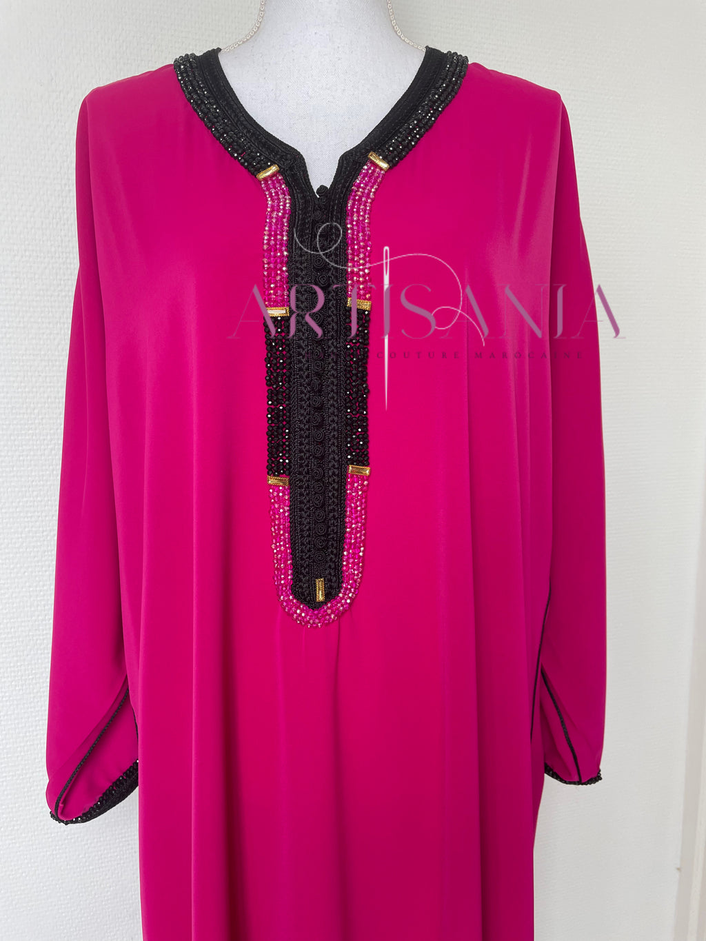 Gandoura faite main avec perles – Collection Loubna 🖤✨