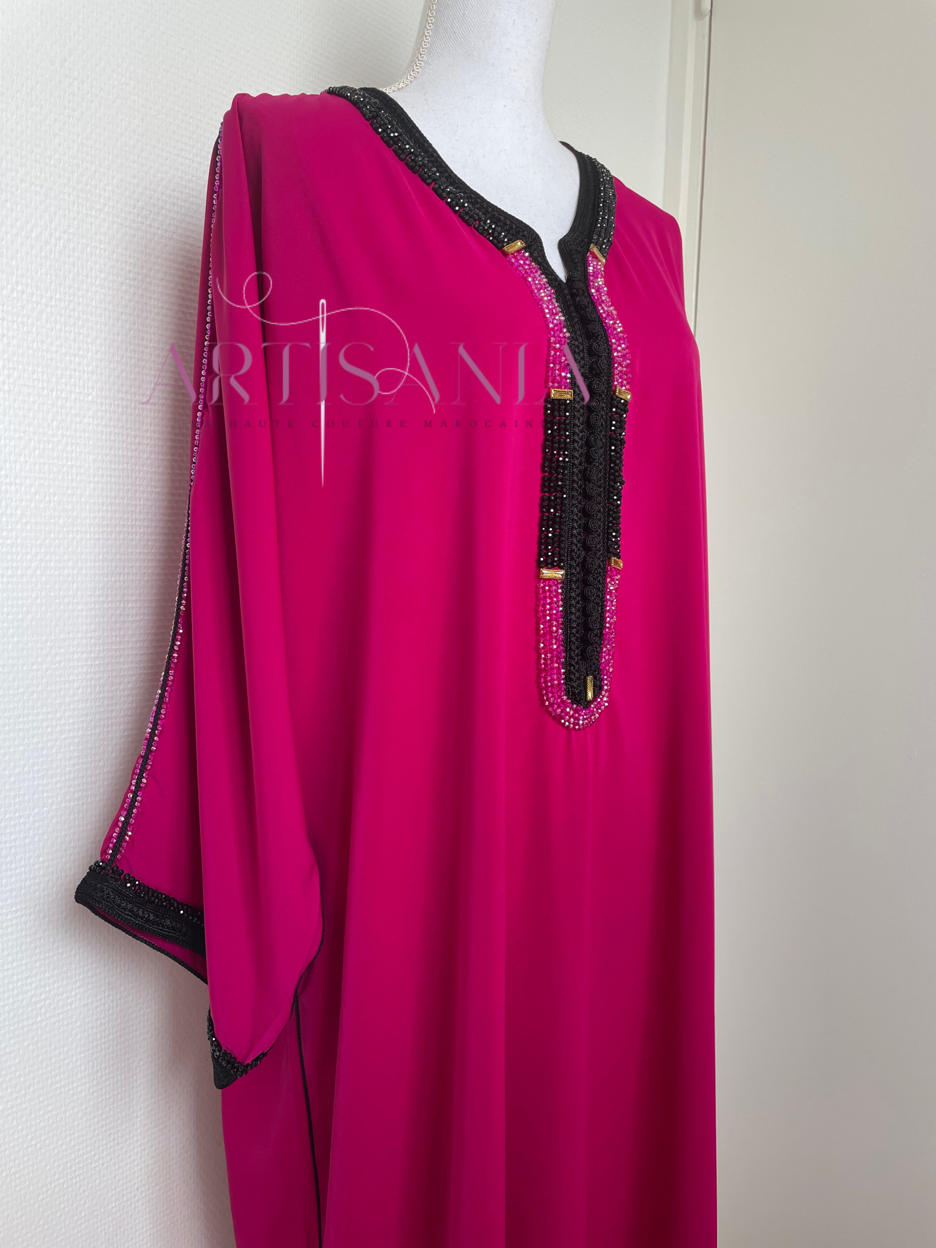 Gandoura faite main avec perles – Collection Loubna 🖤✨