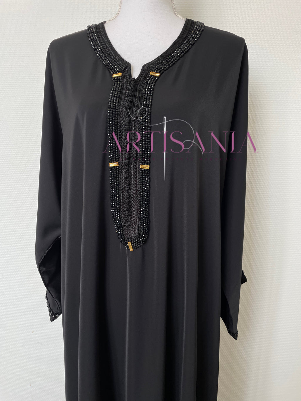 Gandoura faite main avec perles – Collection Loubna 🖤✨