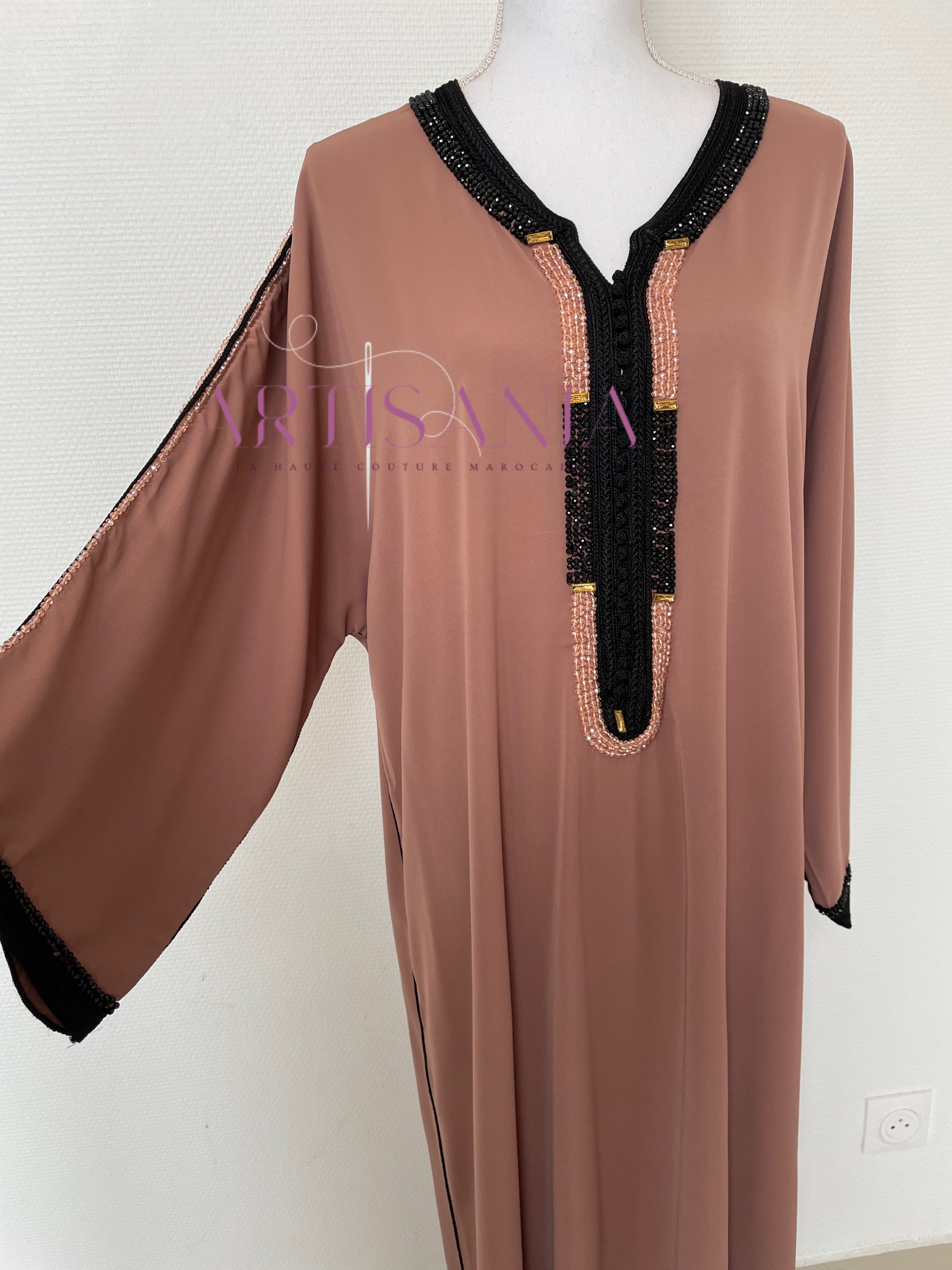 Gandoura faite main avec perles – Collection Loubna 🖤✨