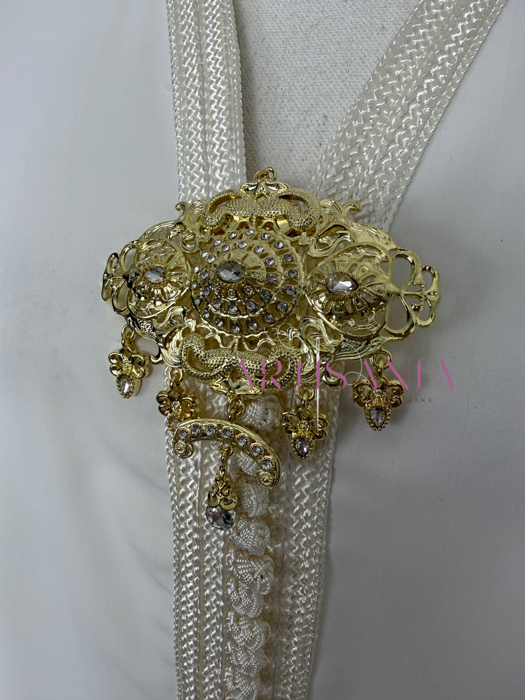 Broches pour accompagner vos tenues - dorées
