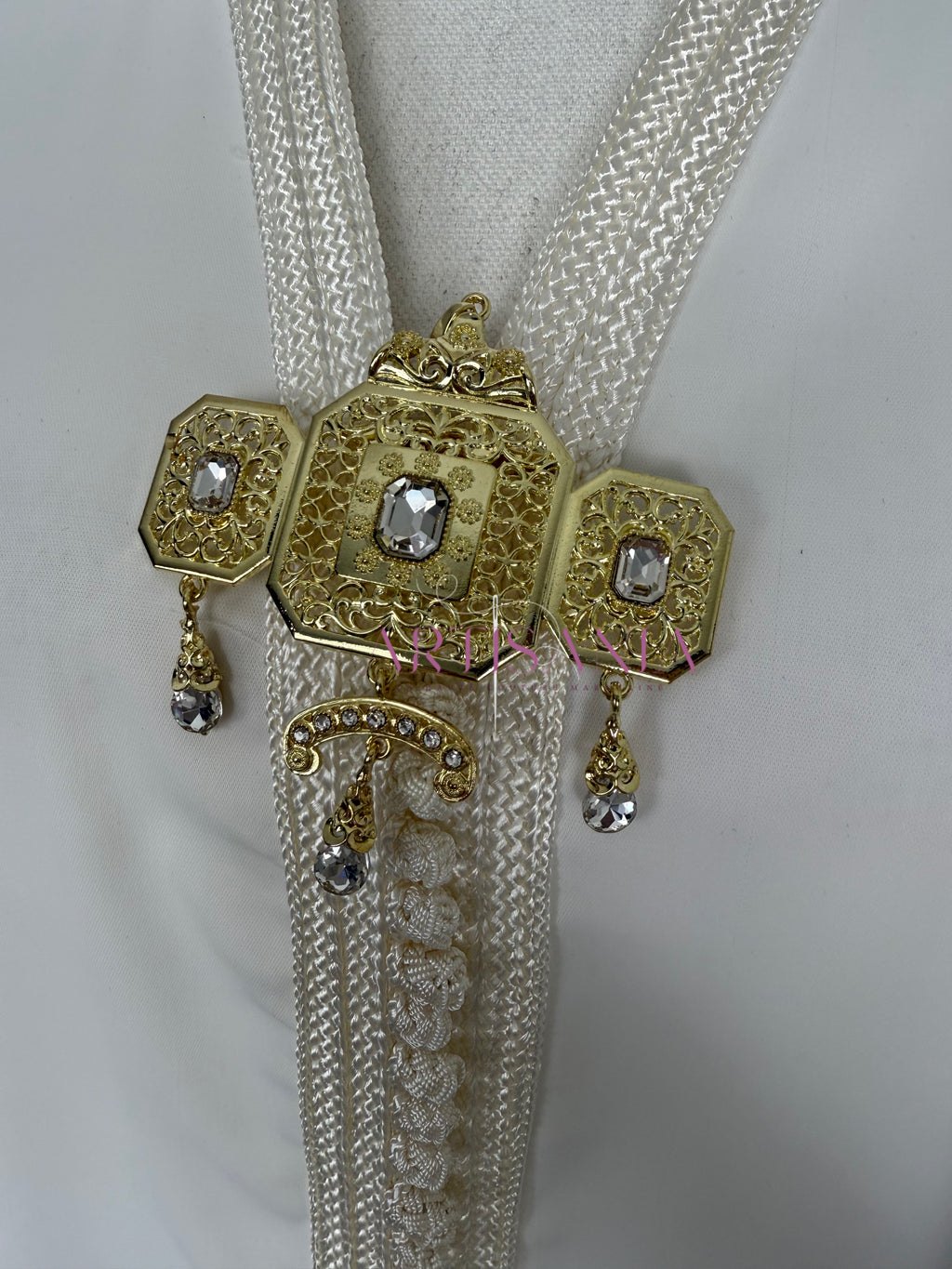 Broches pour accompagner vos tenues - dorées
