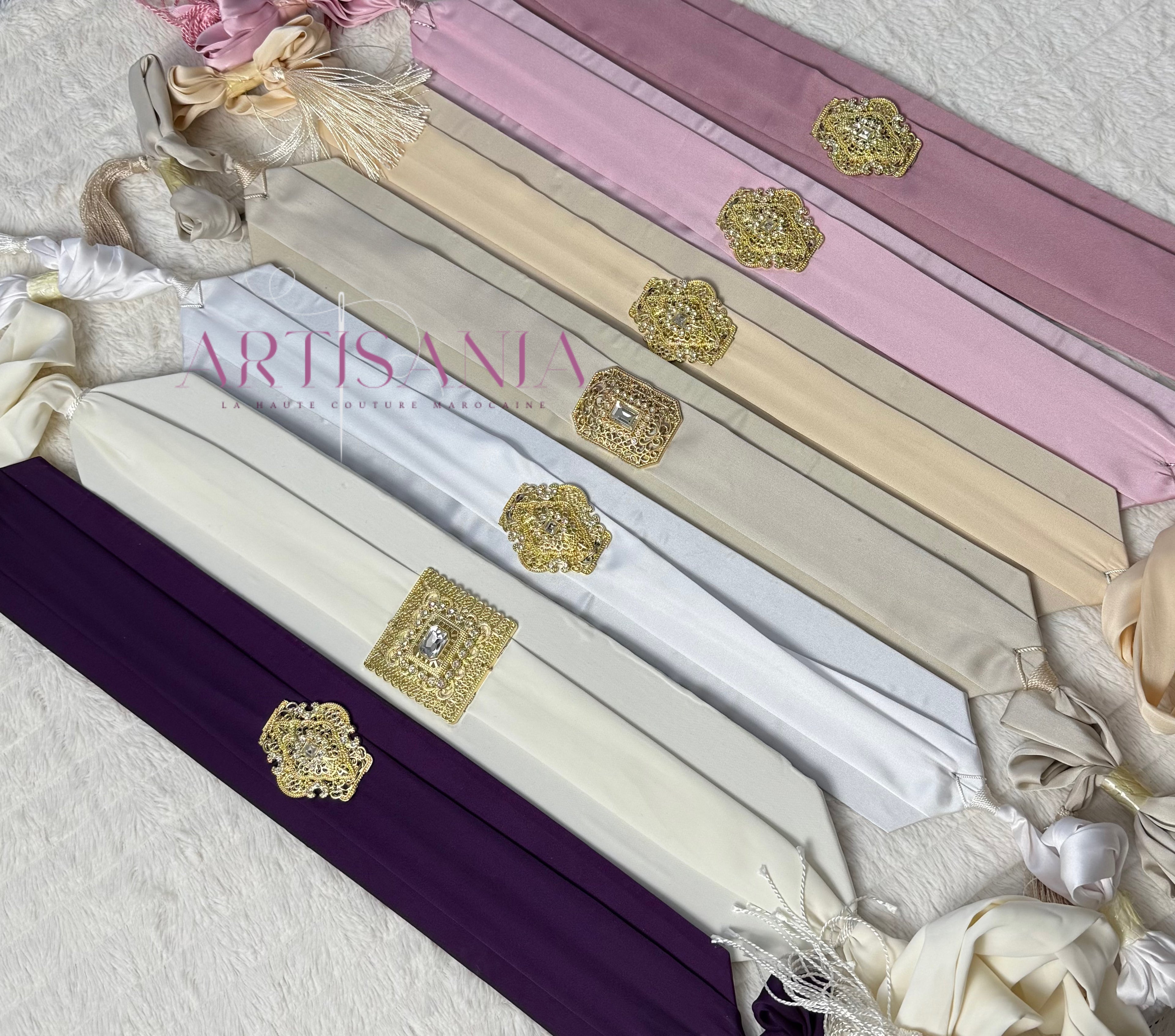 Nos ceintures en tissu avec broche ✨