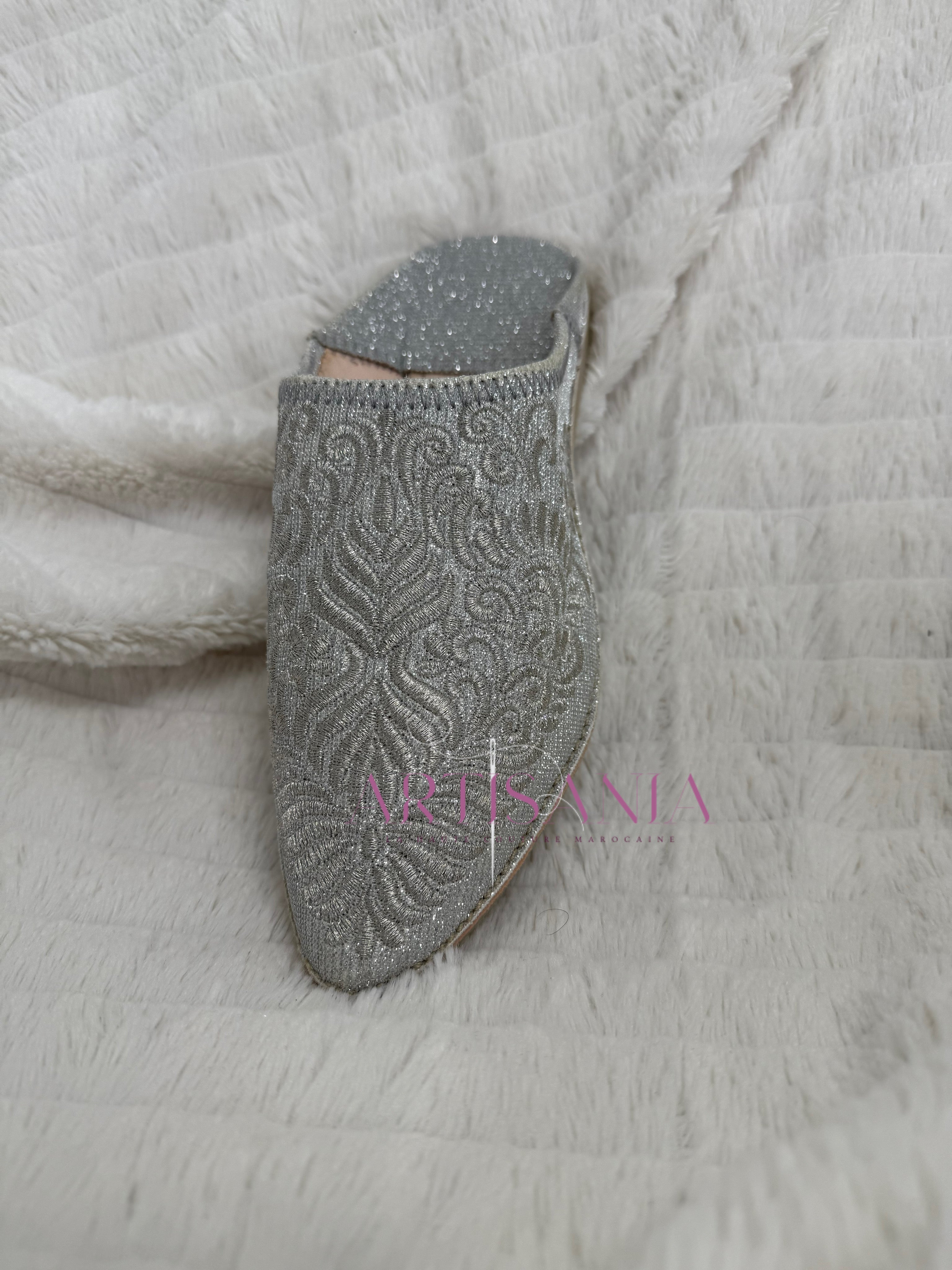 Babouche marocaine plate – modèle pailleté argenté