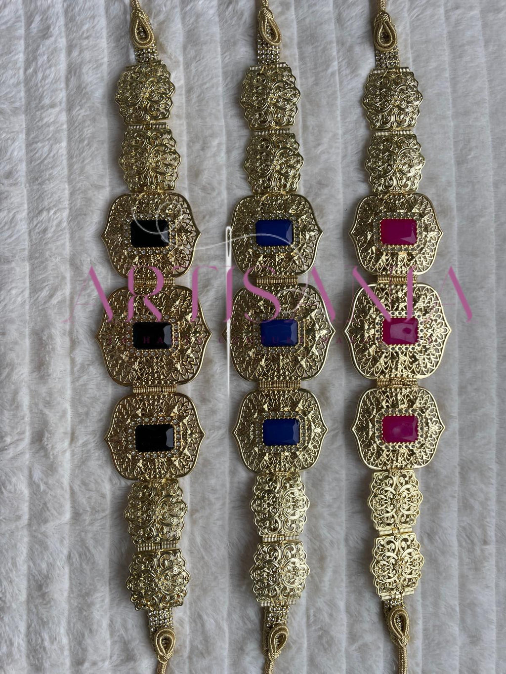 Ceinture métallique dorée ajustable - avec une subtile touche de couleur ✨🩵