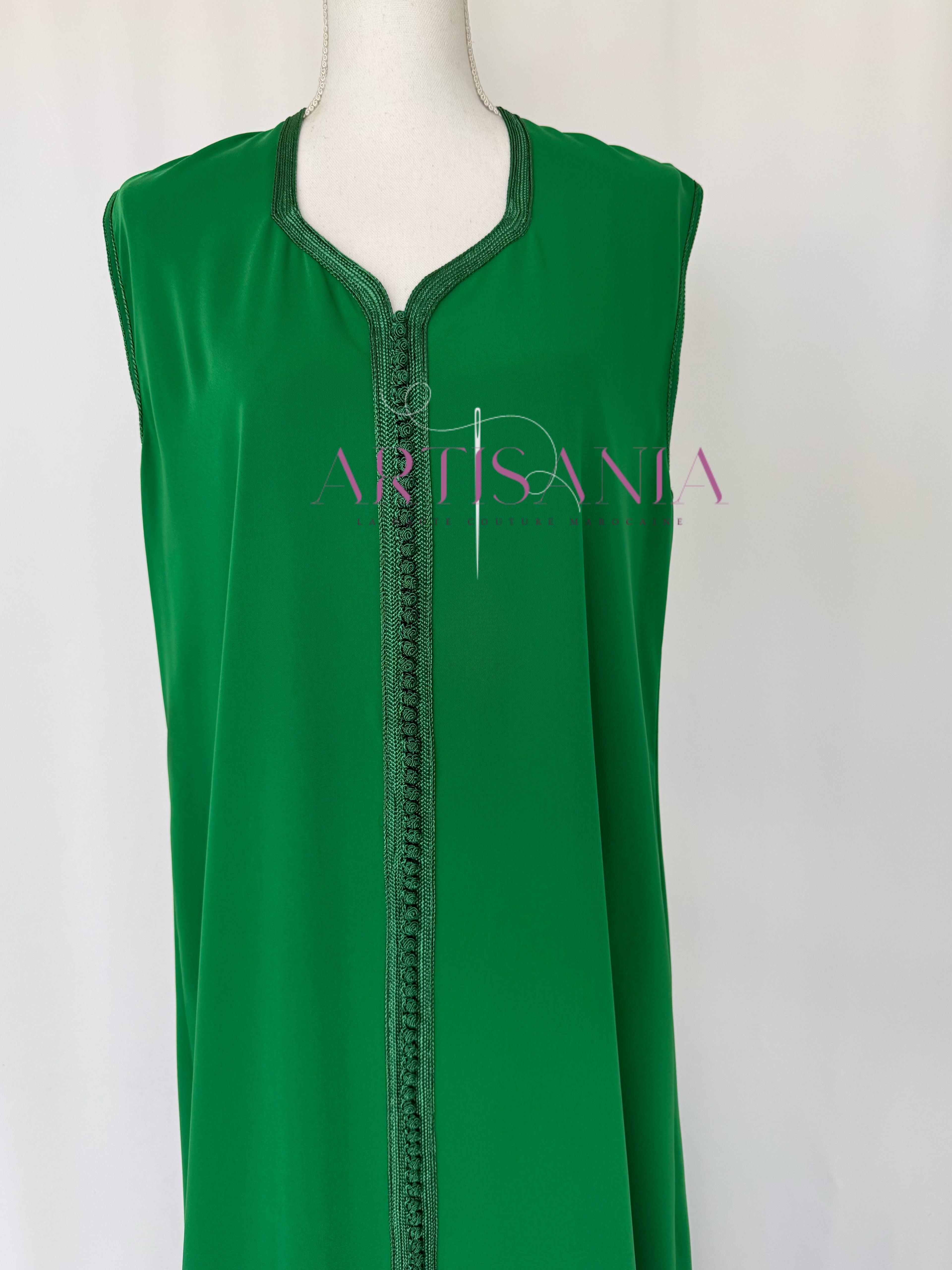 Caftan marocain avec cape modèle Ihsanne – Élégance et légèreté