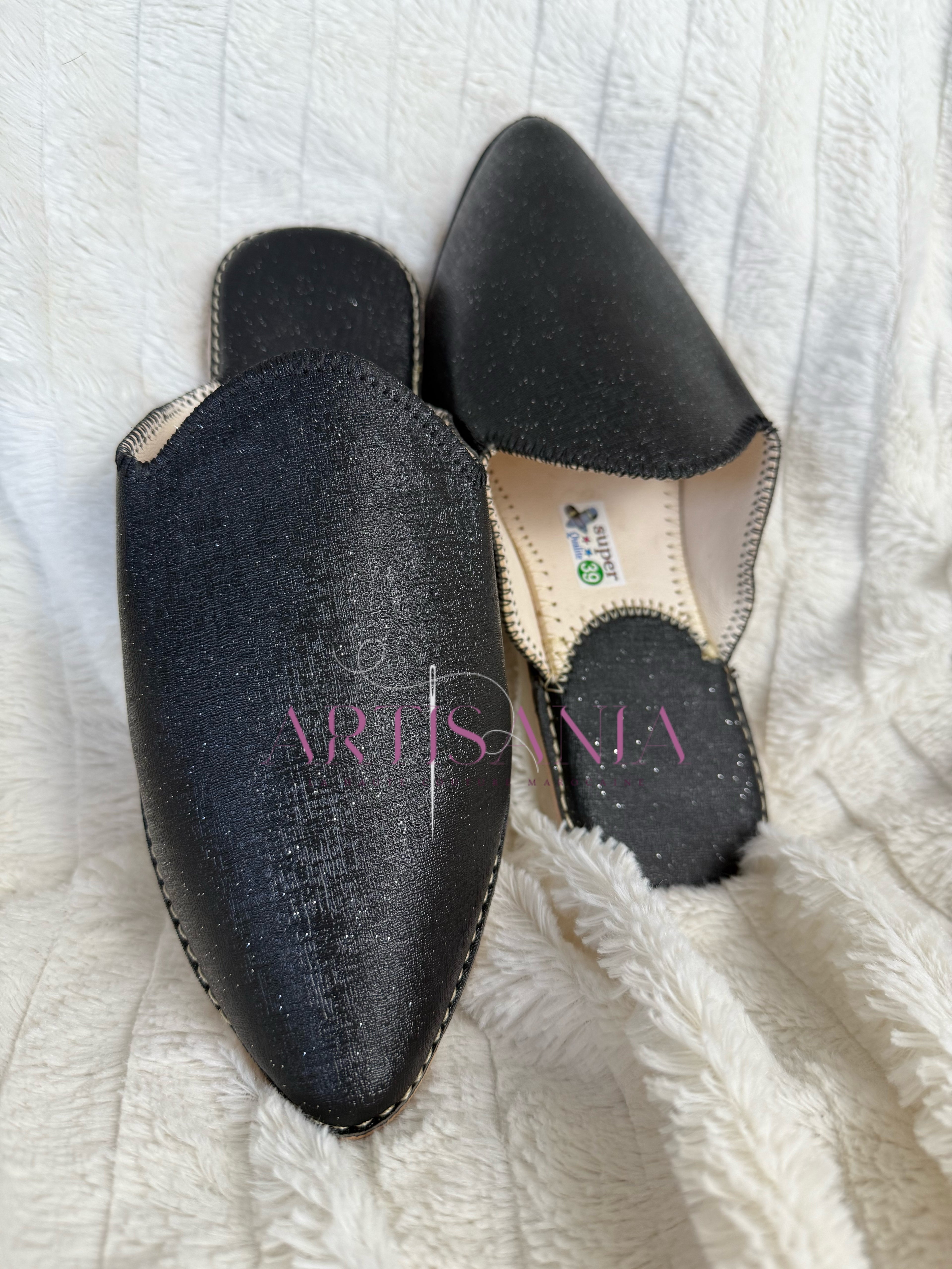 Babouche marocaine plate noir simple - modèle Camille 🖤