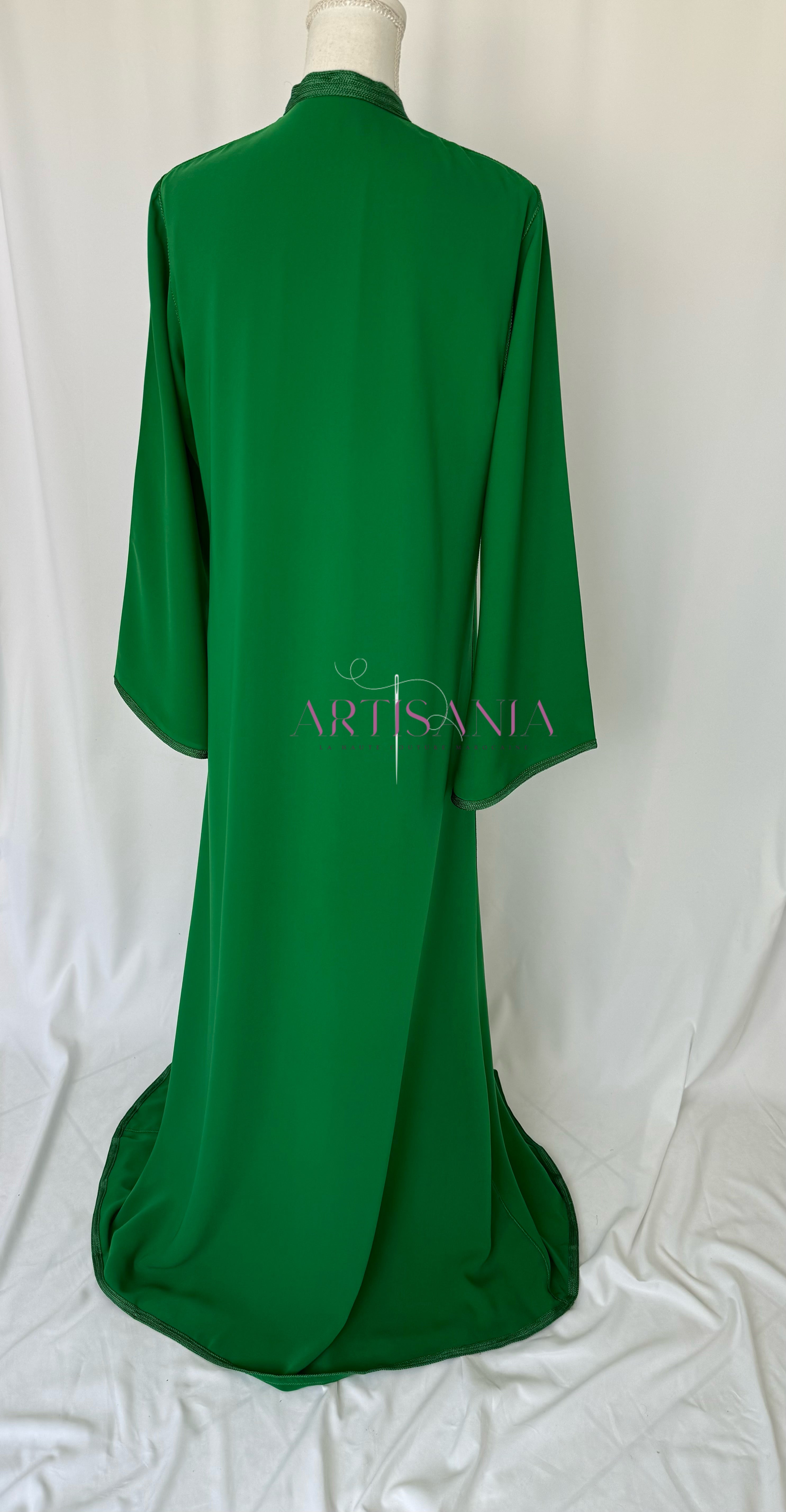 Caftan marocain avec cape modèle Ihsanne – Élégance et légèreté