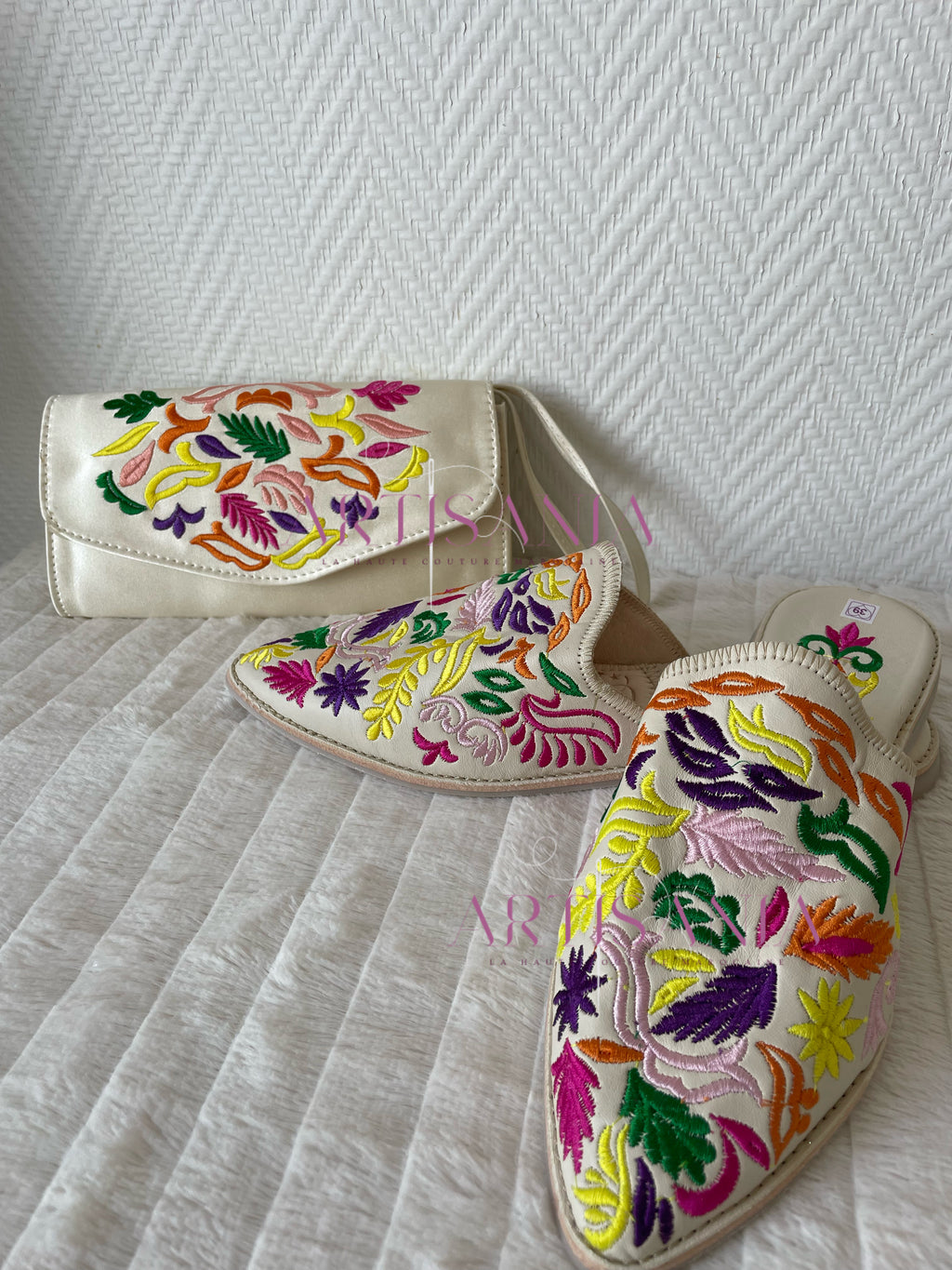 Babouches et pochette brodées- ensemble Kahina blanc cassé 🤍