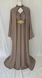 Caftan marocain avec cape modèle Ihsanne – Élégance et légèreté