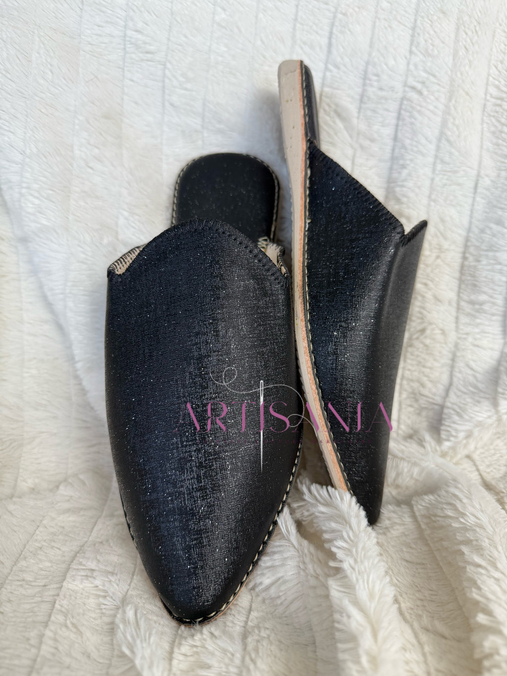 Babouche marocaine plate noir simple - modèle Camille 🖤