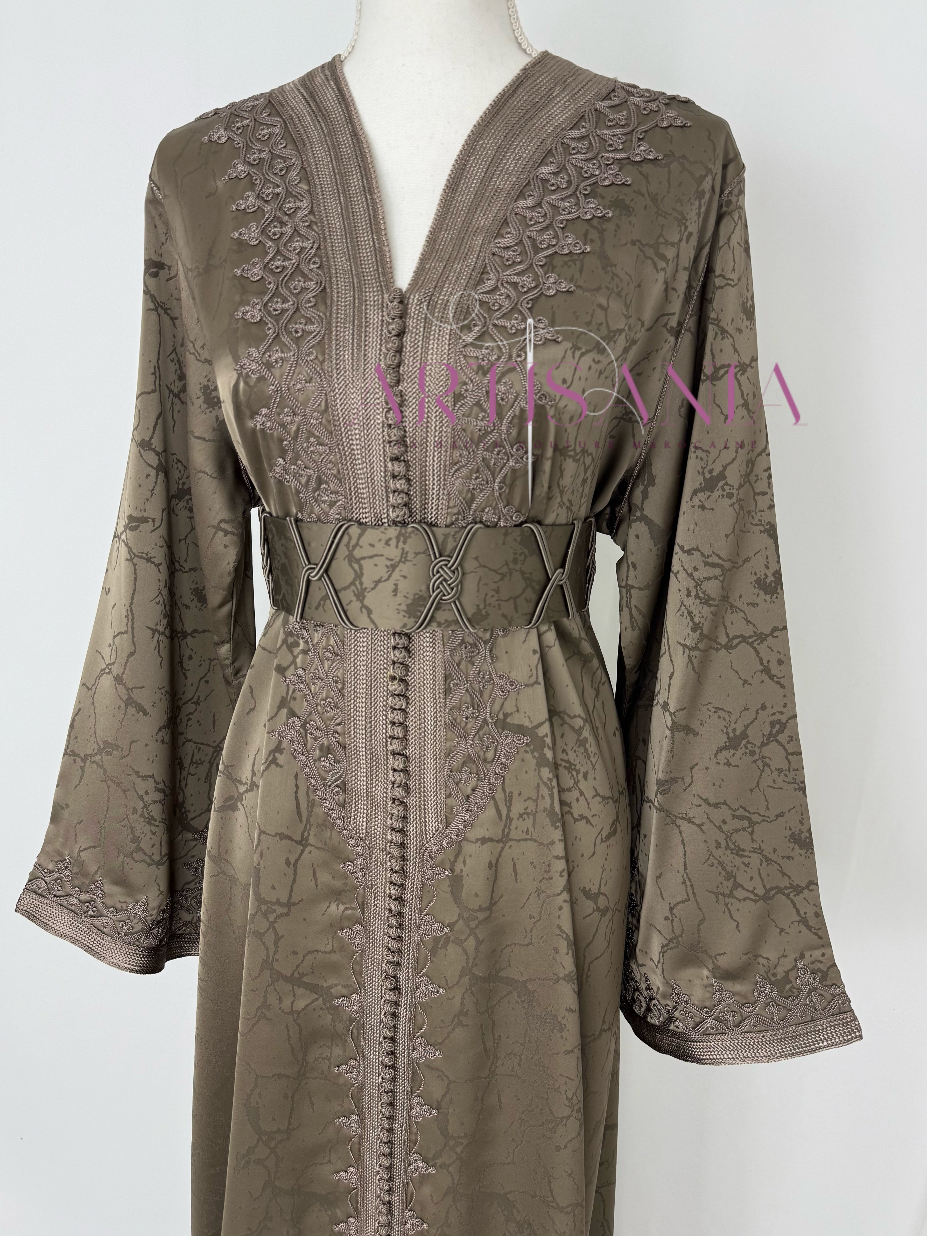 Caftan marocain modèle "Najwa" - tissu Kamkha collection Été 2026 ☀️