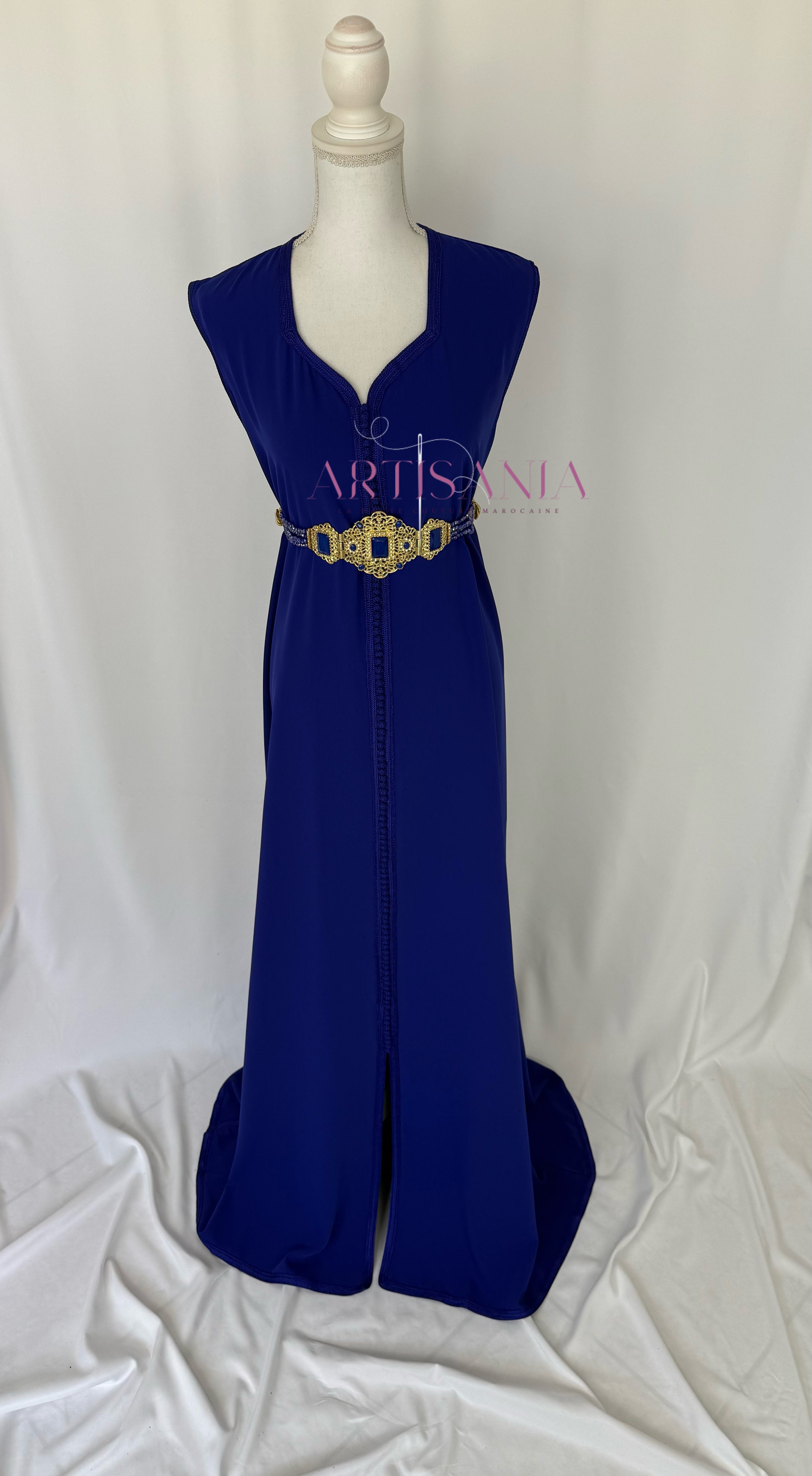 Caftan marocain avec cape modèle Ihsanne – Élégance et légèreté