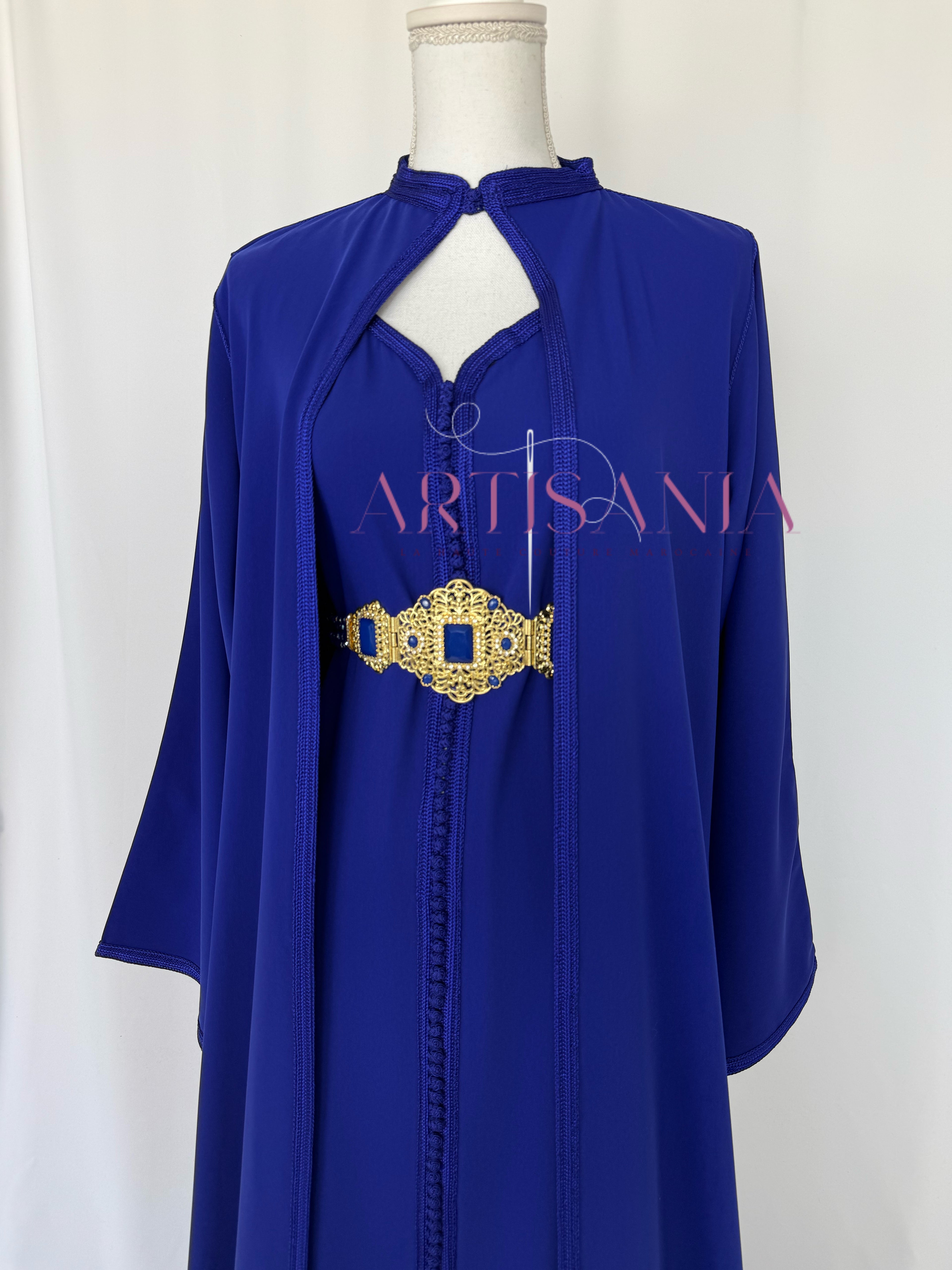 Caftan marocain avec cape modèle Ihsanne – Élégance et légèreté