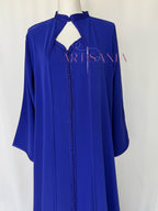 Caftan marocain avec cape modèle Ihsanne – Élégance et légèreté