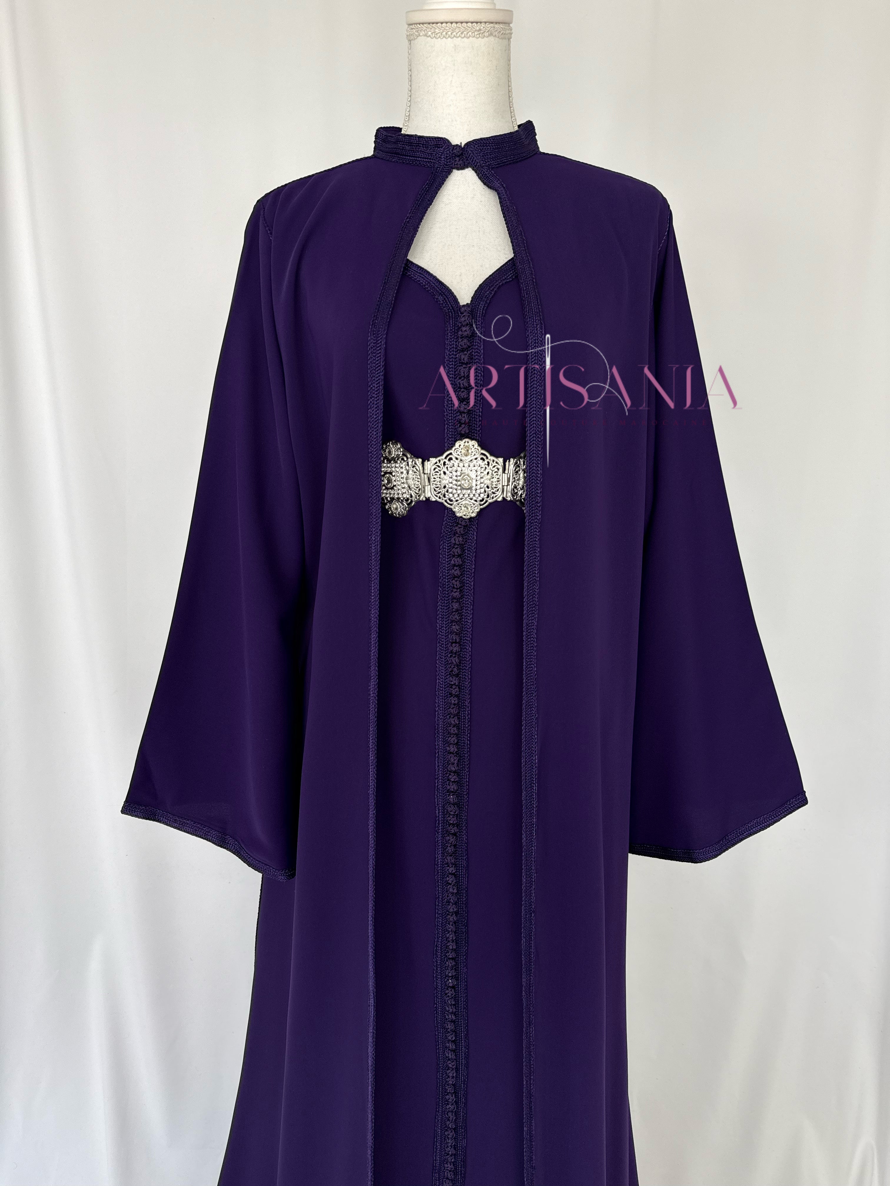 Caftan marocain avec cape modèle Ihsanne – Élégance et légèreté