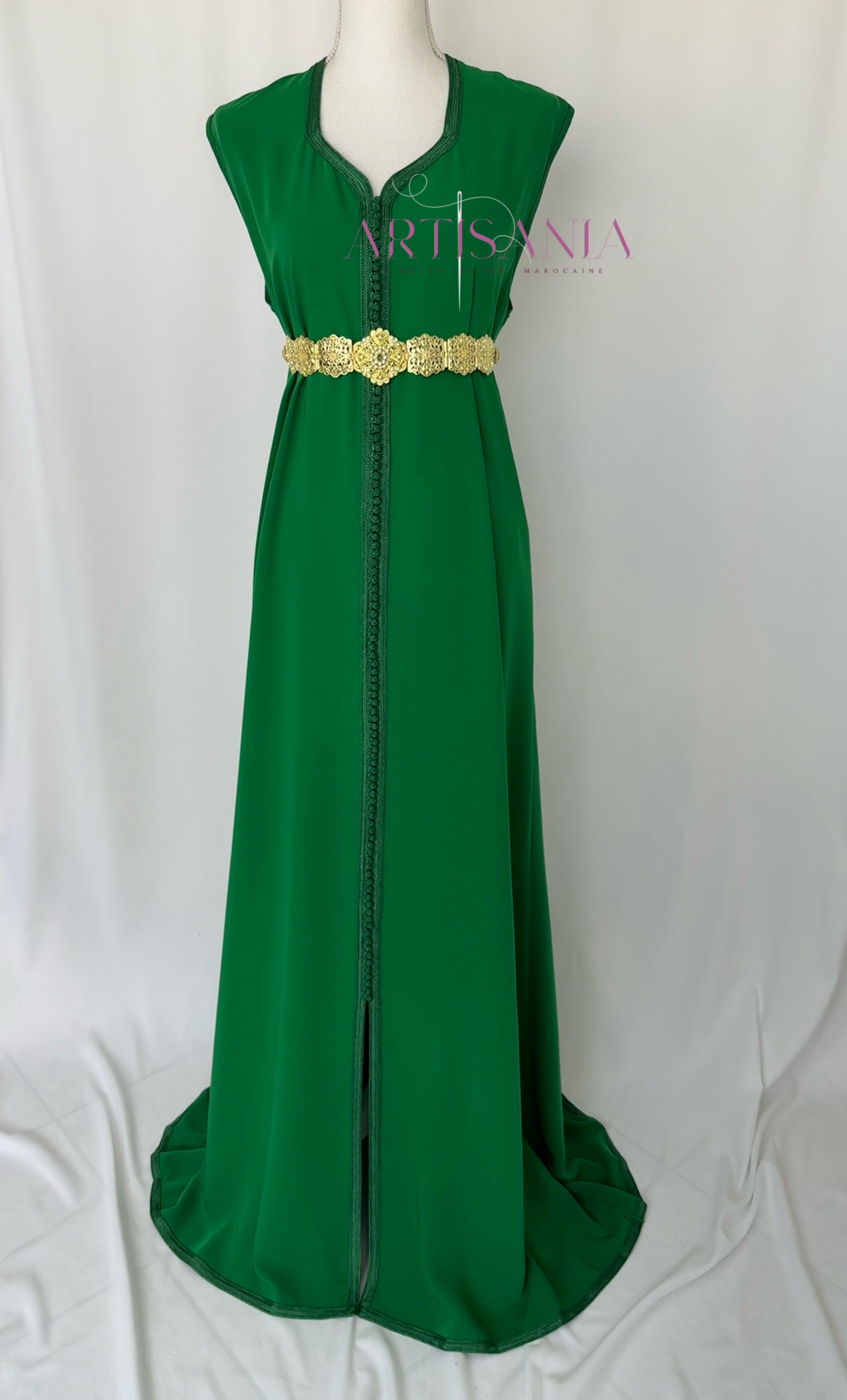 Caftan marocain avec cape modèle Ihsanne – Élégance et légèreté