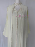 Caftan marocain avec cape modèle Ihsanne – Élégance et légèreté