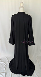 Caftan marocain avec cape modèle Ihsanne – Élégance et légèreté