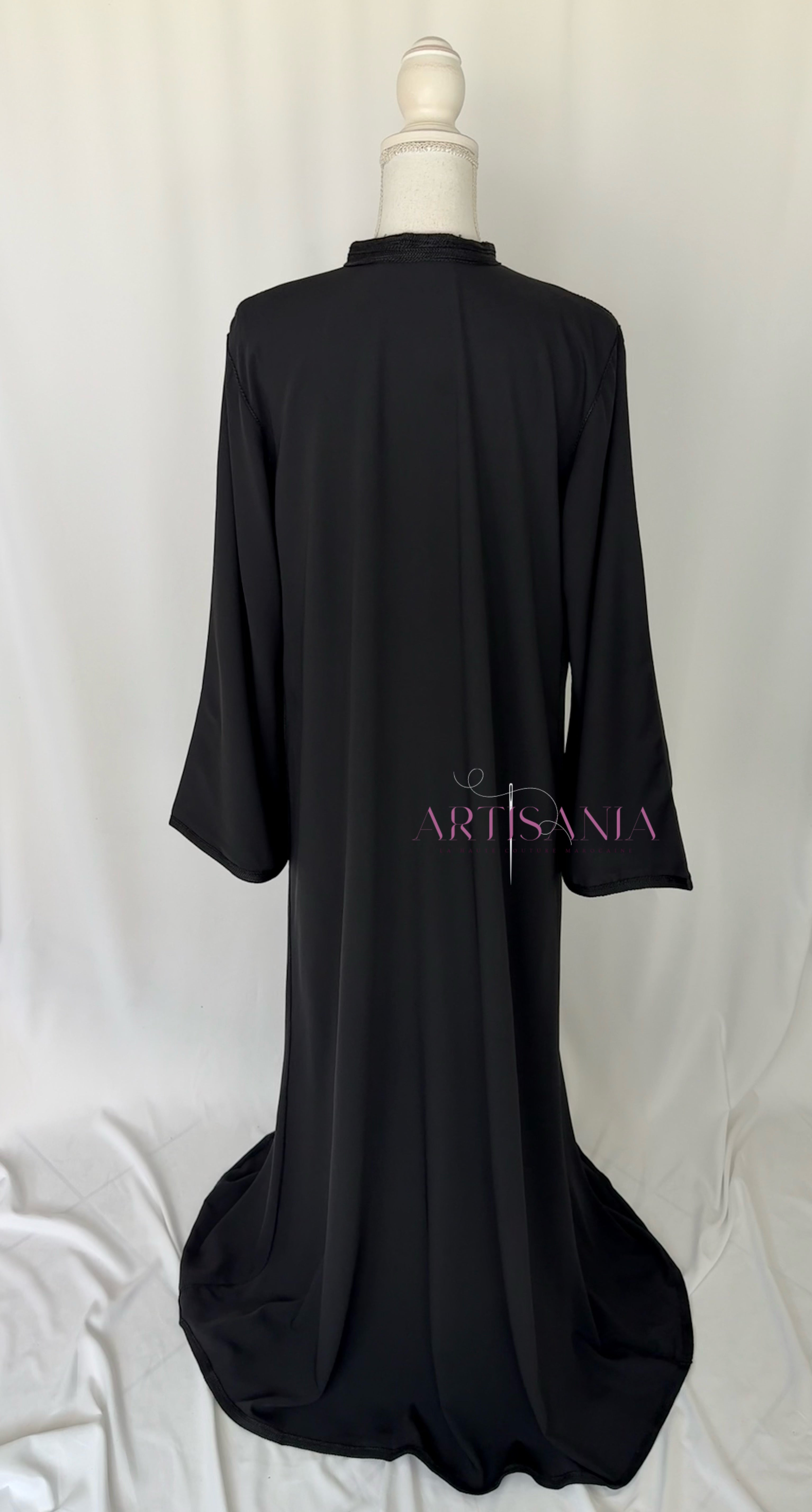 Caftan marocain avec cape modèle Ihsanne – Élégance et légèreté