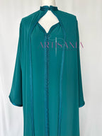 Caftan marocain avec cape modèle Ihsanne – Élégance et légèreté