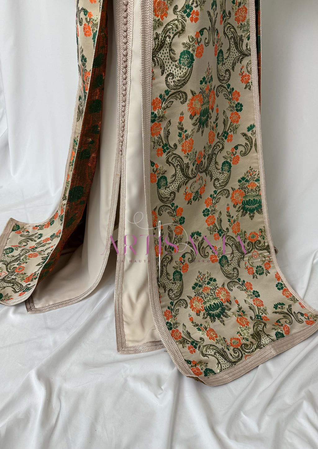 Takchita marocaine modèle Ranelle – Tissu Haj Omar 🧡🍃