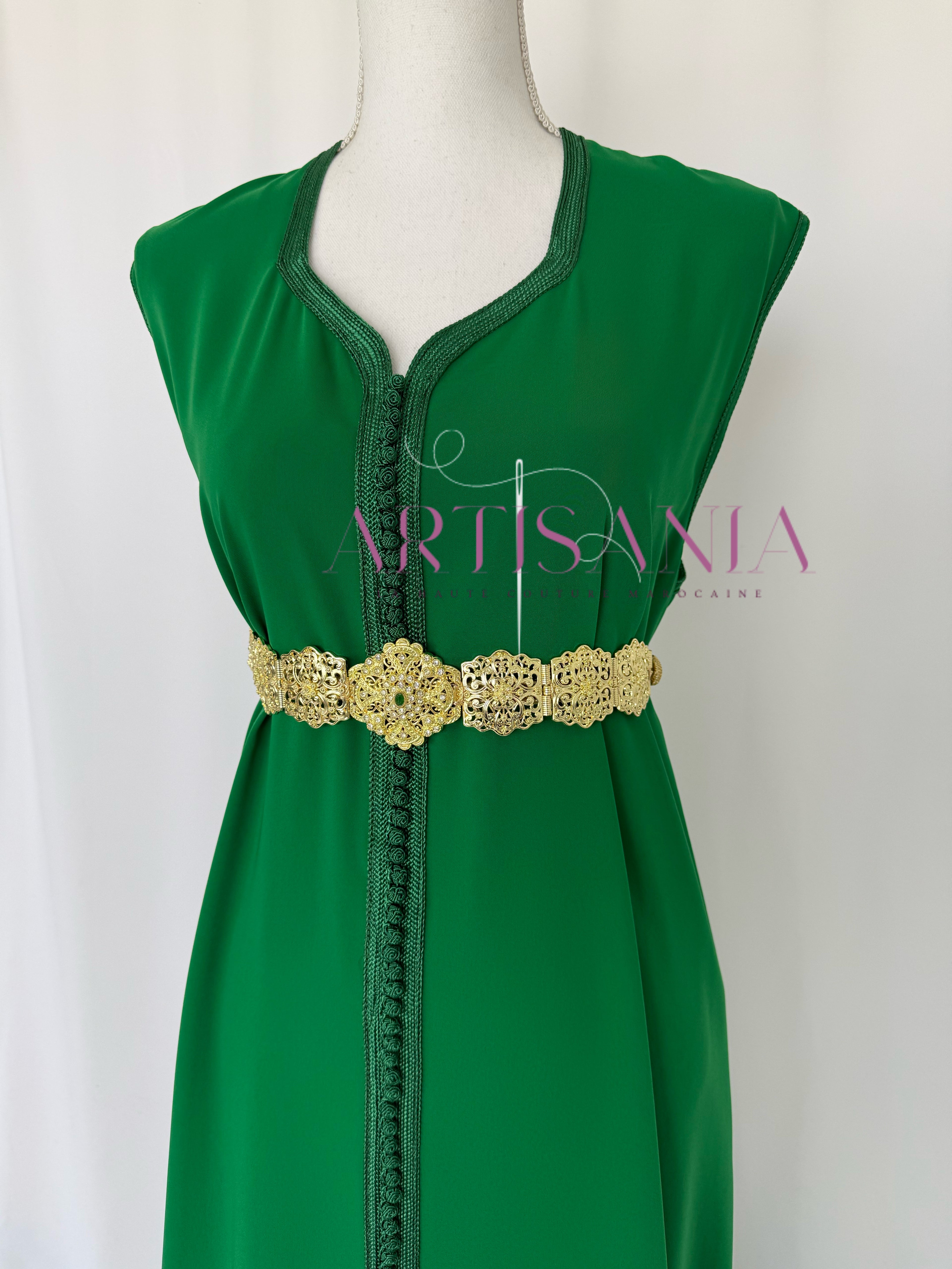 Caftan marocain avec cape modèle Ihsanne – Élégance et légèreté