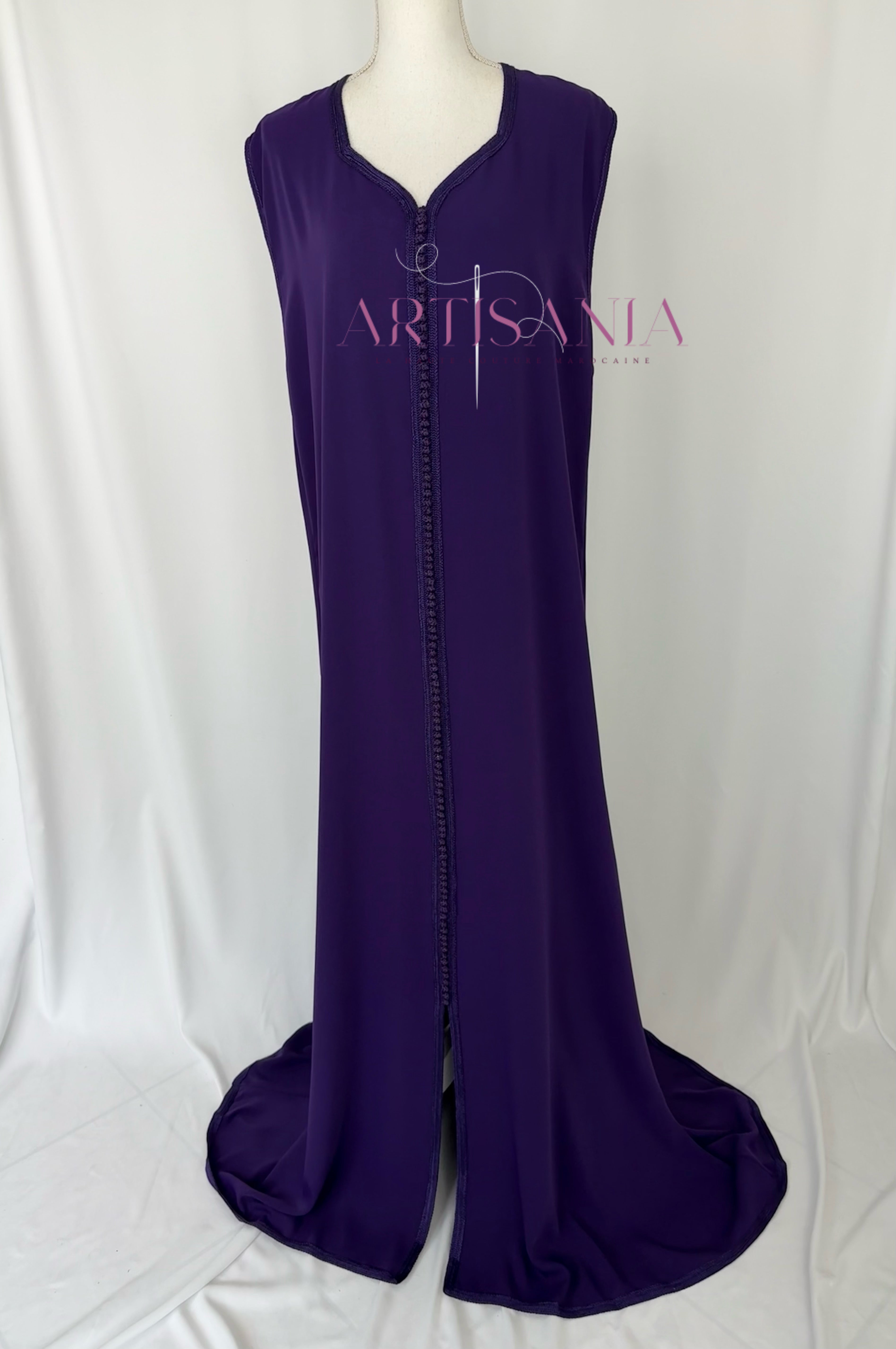 Caftan marocain avec cape modèle Ihsanne – Élégance et légèreté